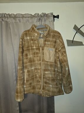 Columbia Tan Sherpa Jacket with Subtle Plaid Texture
